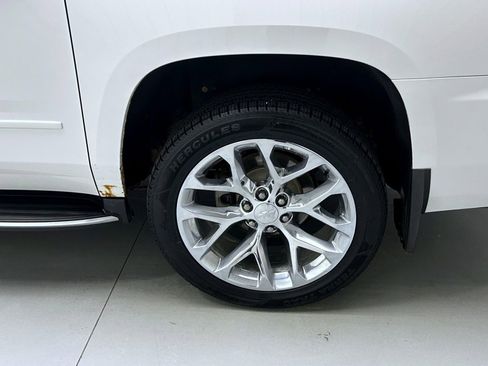 Used 2018 Chevrolet Suburban Premier image 23