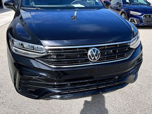 Certified 2022 Volkswagen Tiguan SE R-Line image 11