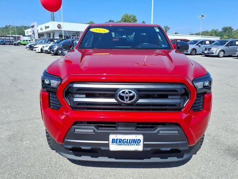 Used 2025 Toyota Tacoma SR AWD/4WD image 9