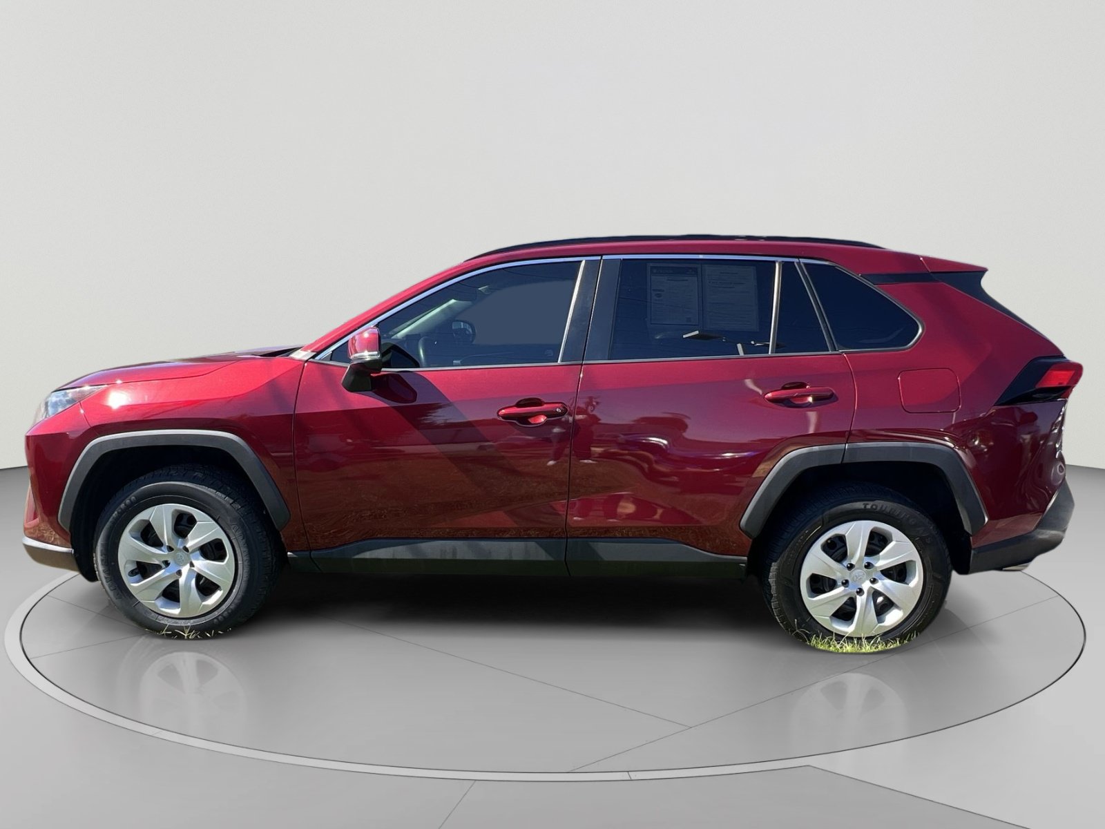 Used 2021 Toyota RAV4 LE AWD/4WD image 2