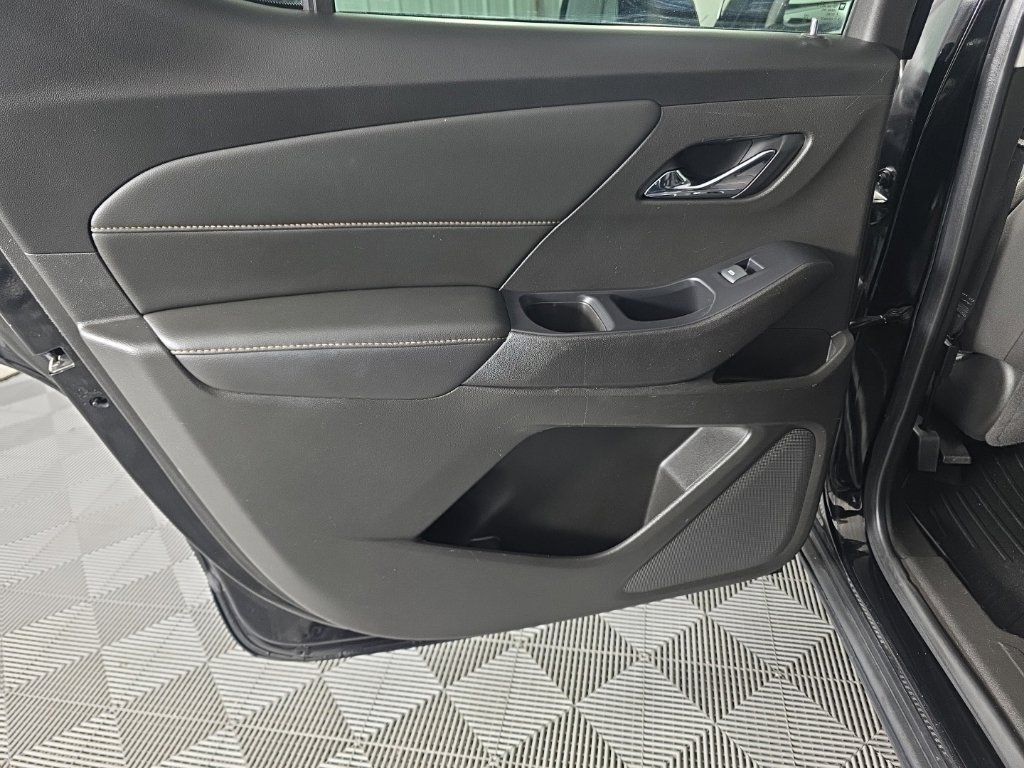 Used 2020 Chevrolet Traverse LT FWD image 26