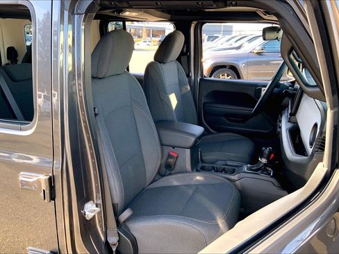 Certified 2025 Jeep Wrangler Willys image 7