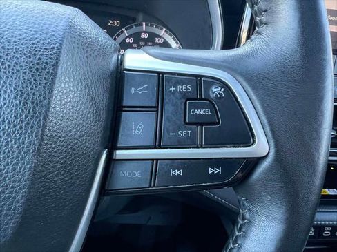 Certified 2023 Toyota Highlander XLE image 25