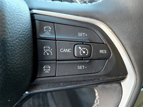 Used 2023 Jeep Grand Cherokee L Altitude image 16