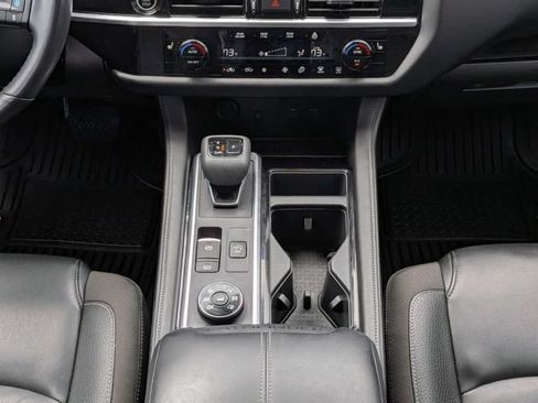 Used 2024 Nissan Pathfinder SL AWD/4WD image 19