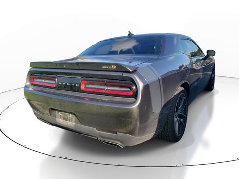 Used 2017 Dodge Challenger R/T Scat Pack w/ Leather Interior Group RWD image 4