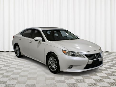 Used 2015 Lexus ES 350 w/ Luxury Package FWD image 1