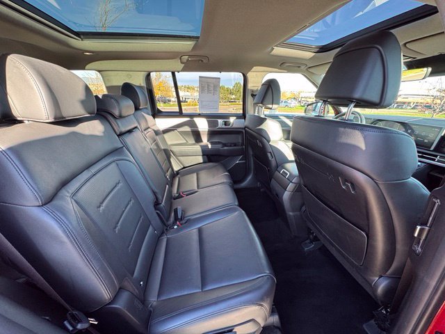 Used 2025 Hyundai Santa Fe Limited AWD/4WD image 30
