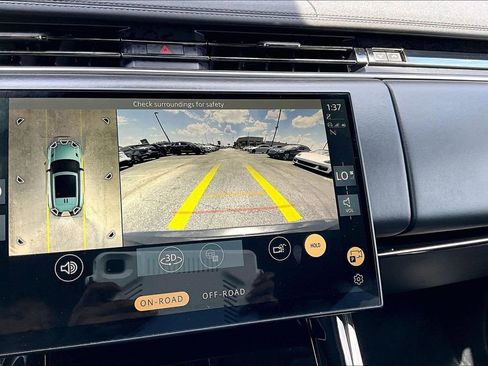 Used 2025 Land Rover Range Rover Sport SE AWD/4WD image 14