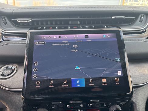 Used 2023 Jeep Grand Cherokee Overland w/ Luxury Tech Group IV image 7