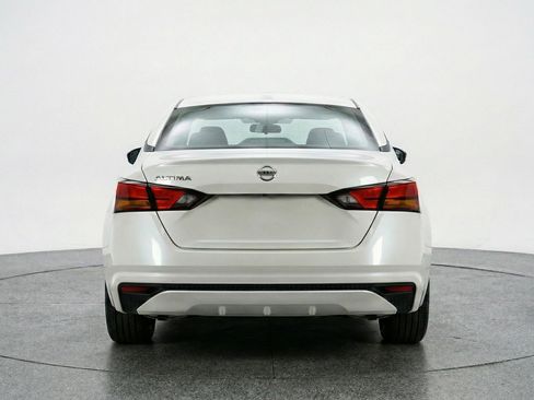 Used 2025 Nissan Altima 2.5 SV FWD image 6