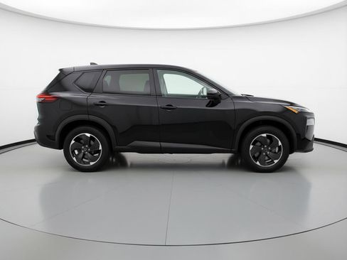 Used 2025 Nissan Rogue SV image 11