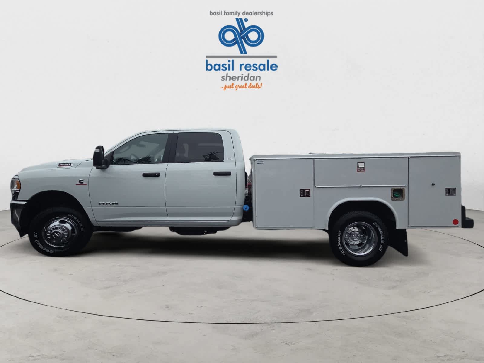 Used 2024 RAM 3500 SLT w/ Quick Order Package 2YG SLT AWD/4WD image 4