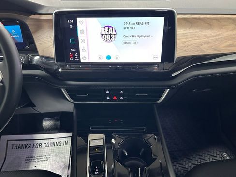 Used 2025 Volkswagen Atlas SE image 25