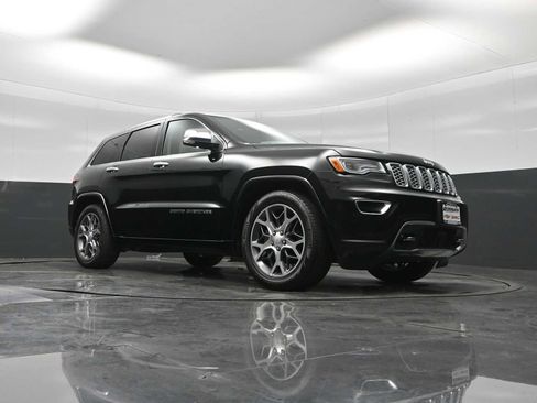 Used 2020 Jeep Grand Cherokee Overland AWD/4WD image 18
