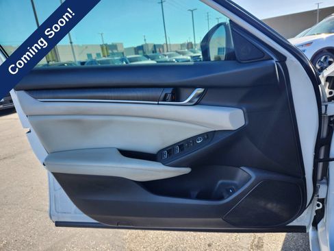 Used 2018 Honda Accord EX image 19
