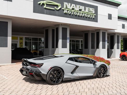 Used 2024 Lamborghini Revuelto image 34