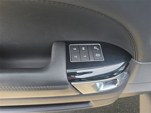 Used 2018 Land Rover Range Rover Sport HSE Dynamic image 31