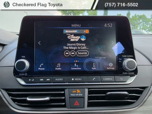 Used 2025 Nissan Altima 2.5 SV FWD image 12