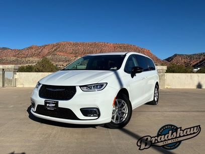 Used 2024 Chrysler Pacifica Touring-L