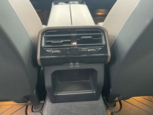 Used 2025 BMW 530i xDrive w/ Premium Package image 15