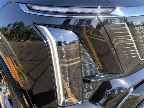 New 2026 Cadillac Vistiq Sport image 14