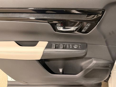 Used 2025 Honda CR-V EX-L image 13