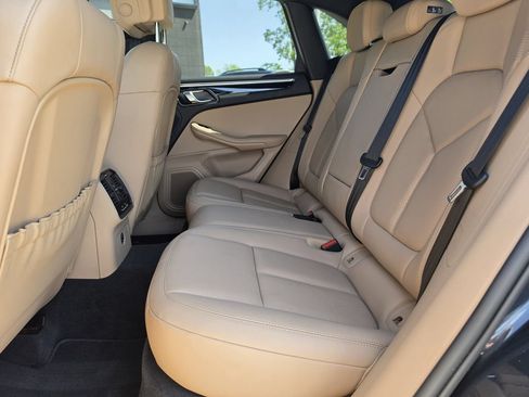 Used 2023 Porsche Macan AWD/4WD image 17