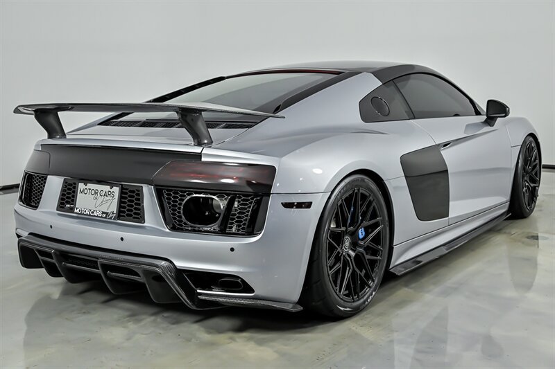 Used 2017 Audi R8 V10 w/ Carbon Exterior Package AWD/4WD image 10