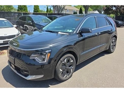 Used 2024 Kia Niro Wave w/ Wave Preserve Package FWD image 1