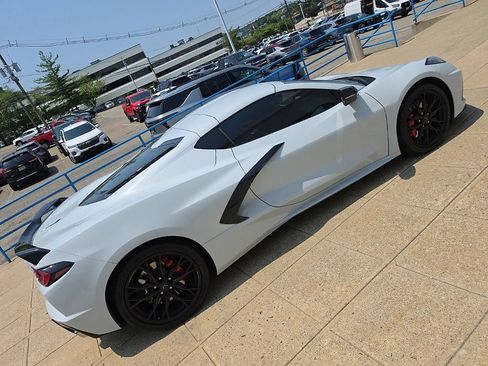 Used 2024 Chevrolet Corvette Stingray Preferred Cpe w/ Z51 Performance Package RWD image 2