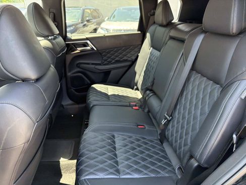 Used 2024 Mitsubishi Outlander 4WD Plug-In Hybrid image 12