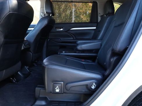 Used 2016 Toyota Highlander XLE image 7