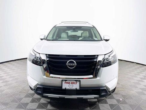 Certified 2025 Nissan Pathfinder SL image 2