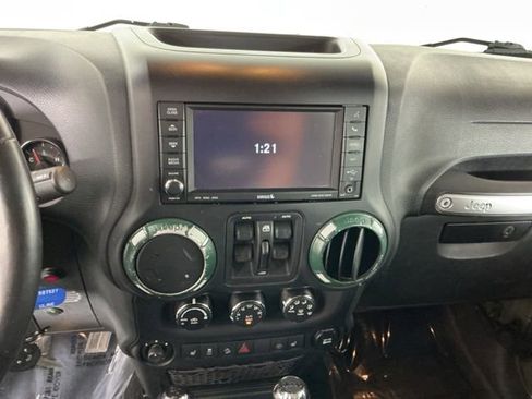 Used 2015 Jeep Wrangler Unlimited Rubicon w/ Katzkin Premium Leather Group AWD/4WD image 17