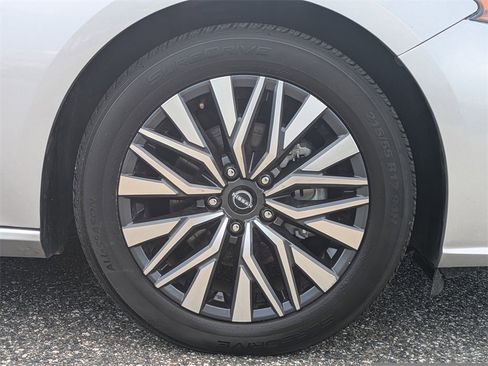 Used 2023 Nissan Altima 2.5 SV image 11