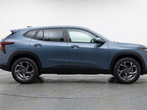 Used 2025 Chevrolet Trax LT image 8