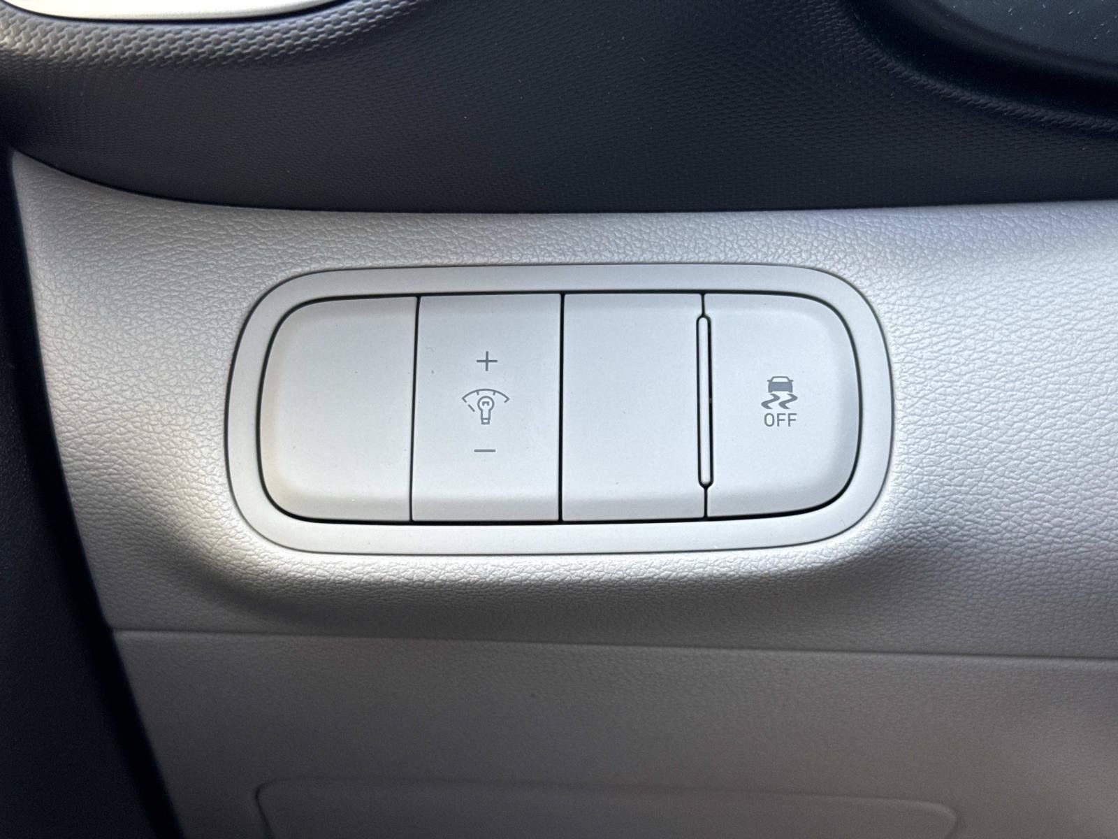 Used 2023 Hyundai Venue SEL w/ Cargo Package FWD image 15