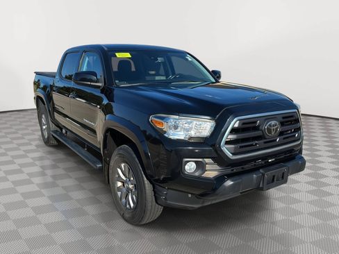 Used 2019 Toyota Tacoma SR5 AWD/4WD image 3