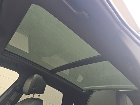 Certified 2023 Porsche Cayenne AWD/4WD image 6