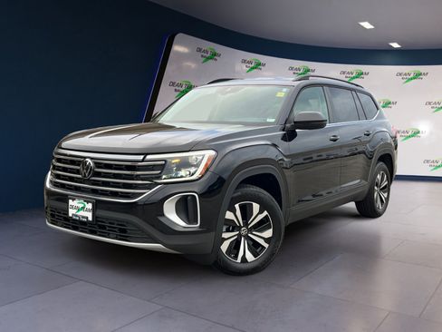 Certified 2025 Volkswagen Atlas SE image 3