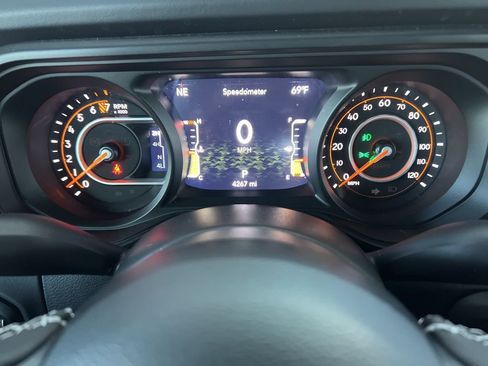 Used 2025 Jeep Gladiator Rubicon w/ Convenience Group image 23