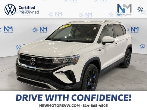 Used 2023 Volkswagen Taos SE w/ Black Wheel Package AWD/4WD image 1