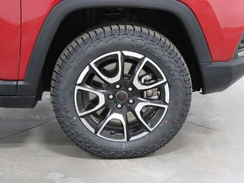 Used 2025 Jeep Compass Trailhawk AWD/4WD image 12