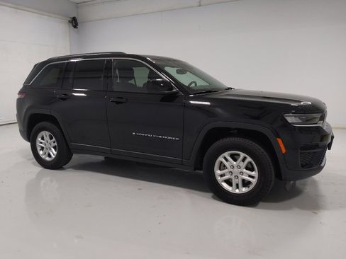 Used 2023 Jeep Grand Cherokee Laredo AWD/4WD image 11