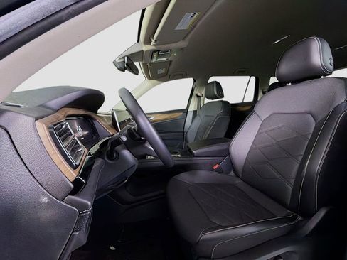 Used 2024 Volkswagen Atlas SE image 12