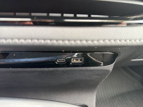 Used 2025 Buick Enclave Sport Touring w/ LPO, Floor Liner Package AWD/4WD image 31