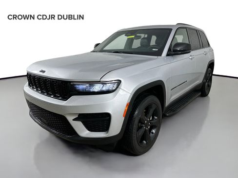 Certified 2023 Jeep Grand Cherokee Altitude AWD/4WD image 1
