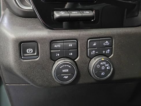 Used 2025 Chevrolet Silverado 3500 LTZ w/ LTZ Convenience Package image 39