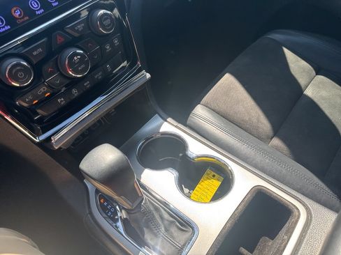 Used 2019 Jeep Grand Cherokee Altitude AWD/4WD image 25